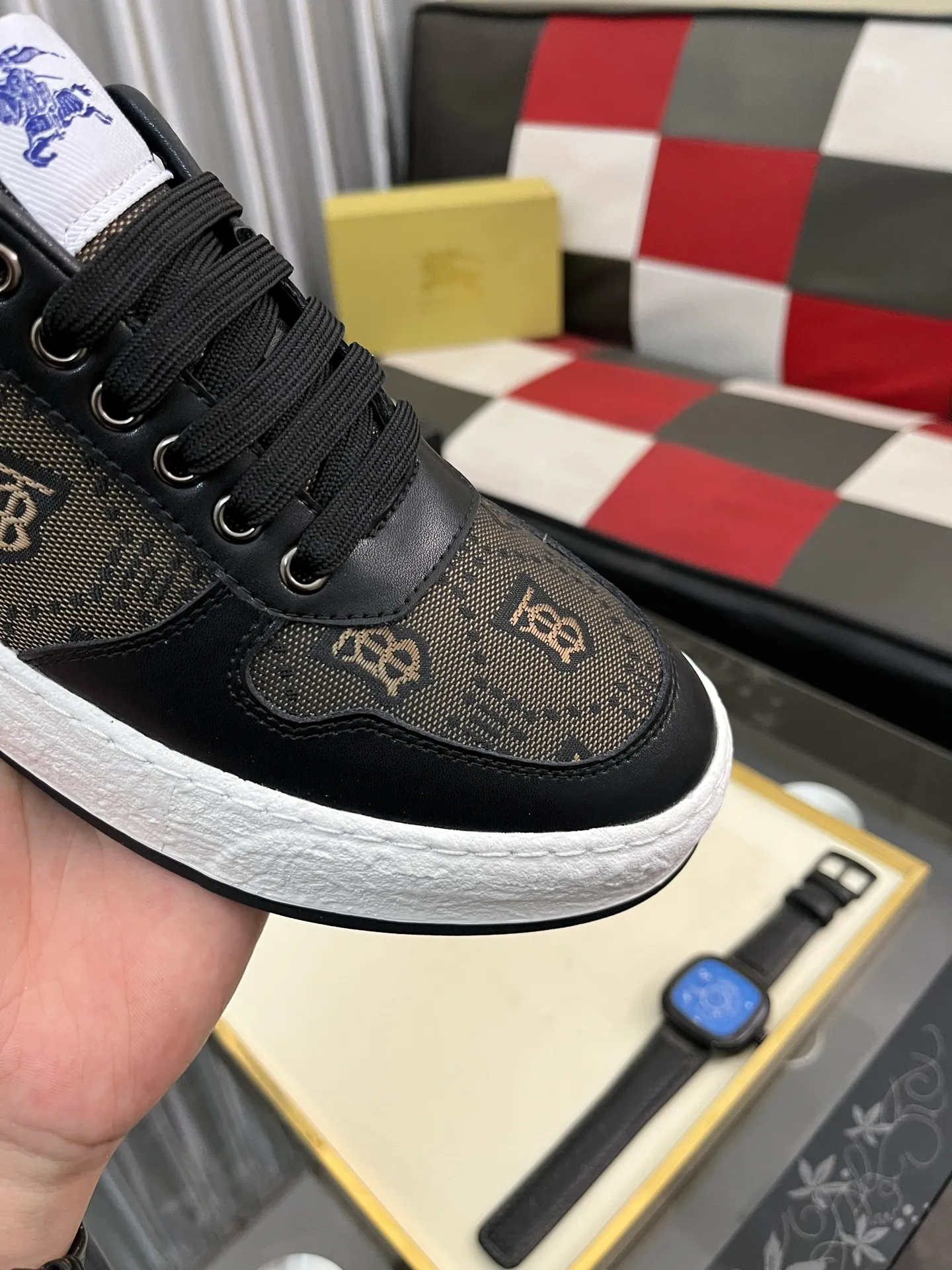 Men's Men's Shoes💰420⌚️⌚️Burberry---Size: 38-44 Burberry men's classic casual shoes! Imported silk cowhide combined with classic plaid fabric, fashionable and British style, imported calfskin lining, super soft and waxy, very comfortable on the feet! 2️⃣colors available